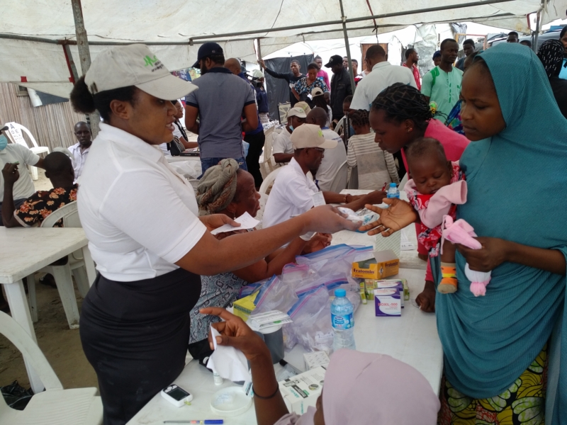 Nurse Abosede Elufowoju of Motus Health Initiative handing out free prescribed drugs at the Aboki estate Lekki Free Medical outreach.